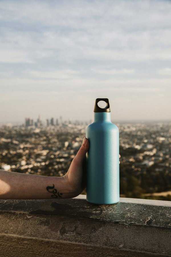 Les avantages des gourdes d’eau minérale réutilisables