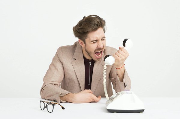 Comment gérer efficacement les appels téléphoniques professionnels ?