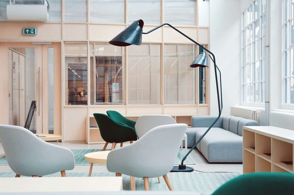 Quelles stratégies de développement durable les entreprises de meubles peuvent-elles adopter pour réduire leur impact environnemental ?