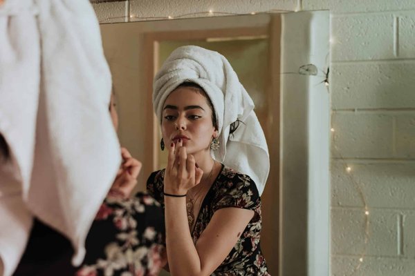 Quelles techniques de personnalisation en masse les entreprises de produits de soin de la peau peuvent-elles utiliser pour répondre aux besoins individuels des clients ?